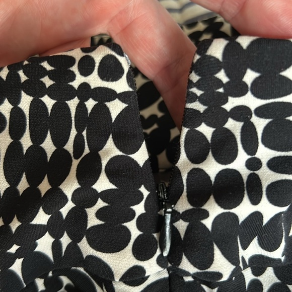 Kenneth Cole Reaction Skirt - Picture 8 of 8